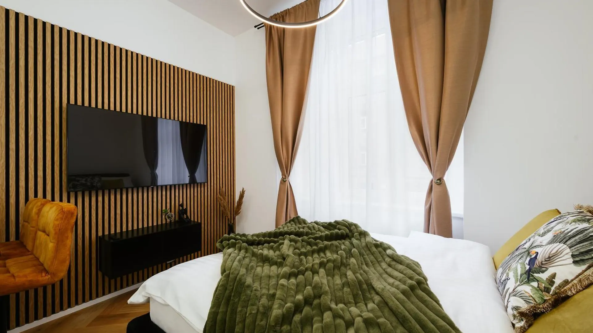Luxury Musicians Apartment In Central Prague By Metro Vysehrad